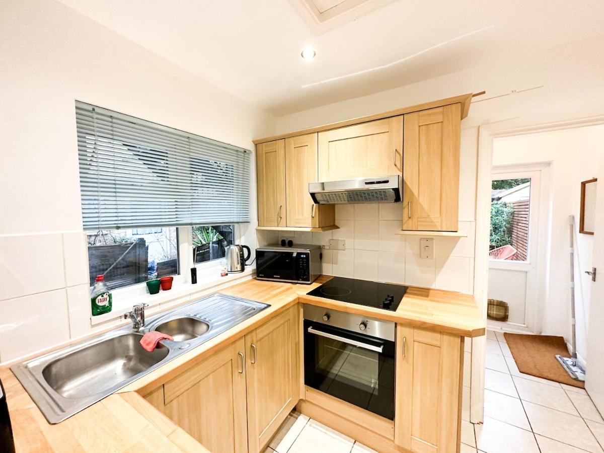 Stylish Kennington Near Tube With King Bed And Garden Appartamento
